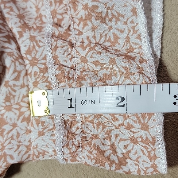 Simplee Ditsy Floral Flutter Sleeve Tie Front Romper Size Small EUC - Picture 12 of 13